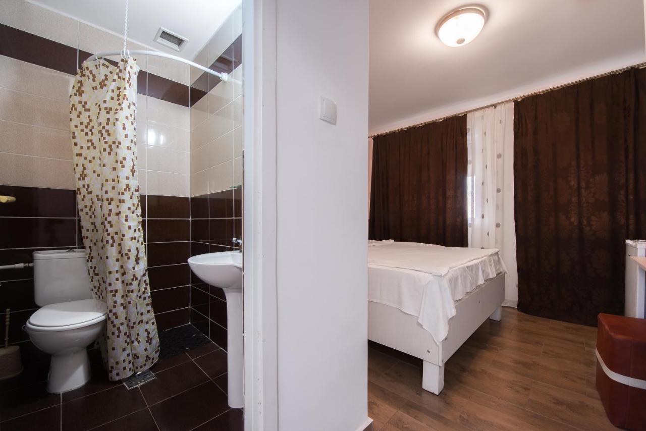 Douăzeci şi Trei August Casa 4 Odai酒店 外观 照片